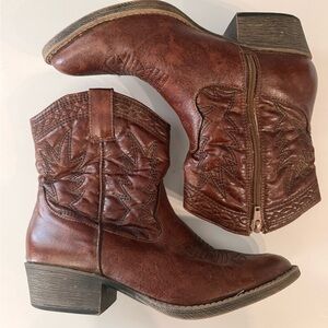 Vegan leather cowboy booties- short boots- festivals or a boho fairy life. 7.5